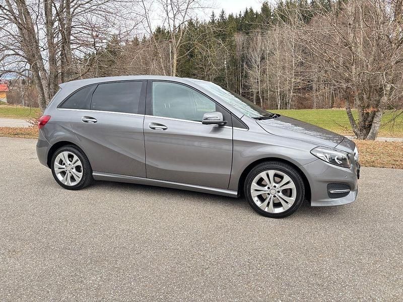 Gebraucht Mercedes B180 122 PS (89 kW) 2016 Grau Van / Kleinbus