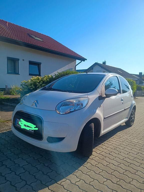 Weiß Gebraucht 2011 Citroën C1 Tendance Kleinwagen | 2.150 € (Guter Preis) - Bild 1/4