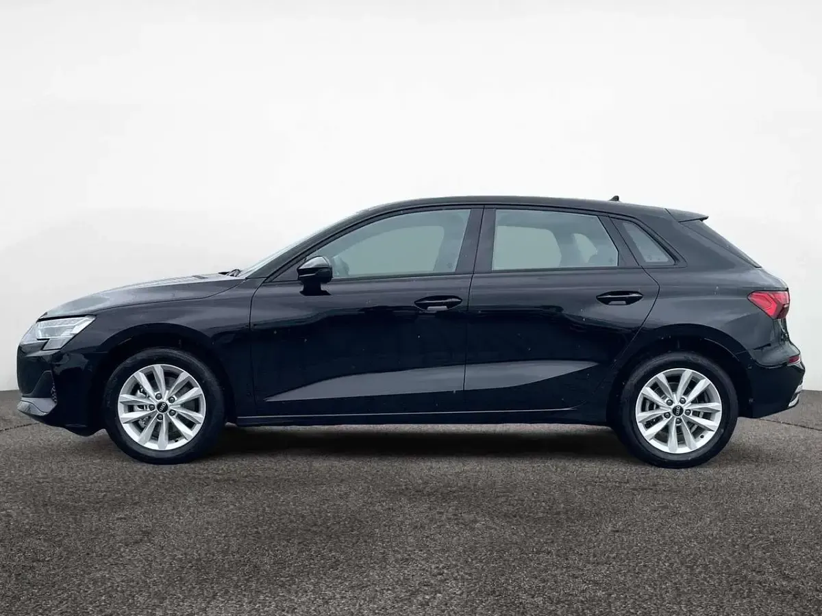 Nowe Audi A3 150 KM (110 kW) 2026 Czarny Sedan/Limuzyna