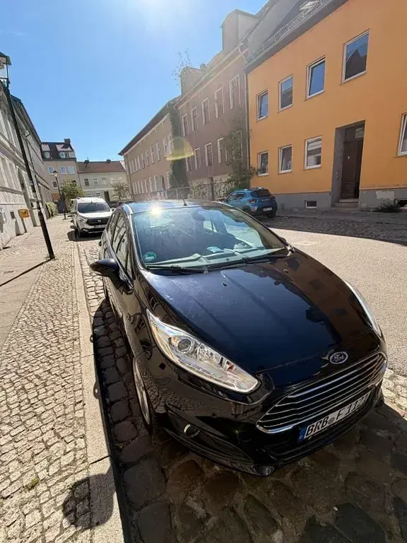 Gebraucht Ford Fiesta SYNC Edition 101 PS (74 kW) 2015 Schwarz Kleinwagen