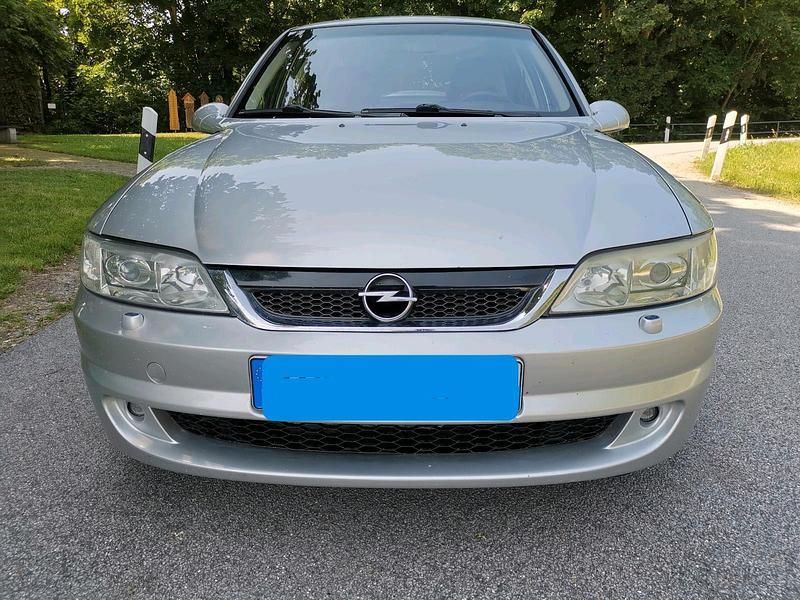 Silber Gebraucht 2002 Opel Vectra Limousine | 1.000 € (Guter Preis) - Bild 1/4