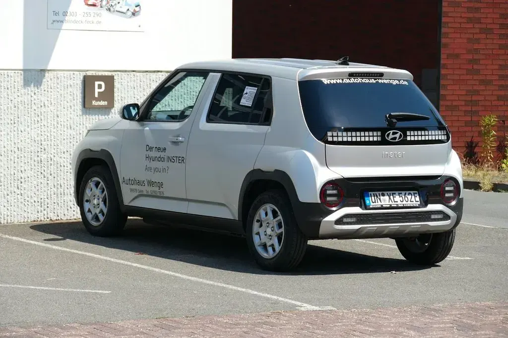 Gebraucht Hyundai Inster Trend 71 kW (97 PS) 2025 Silber Kleinwagen