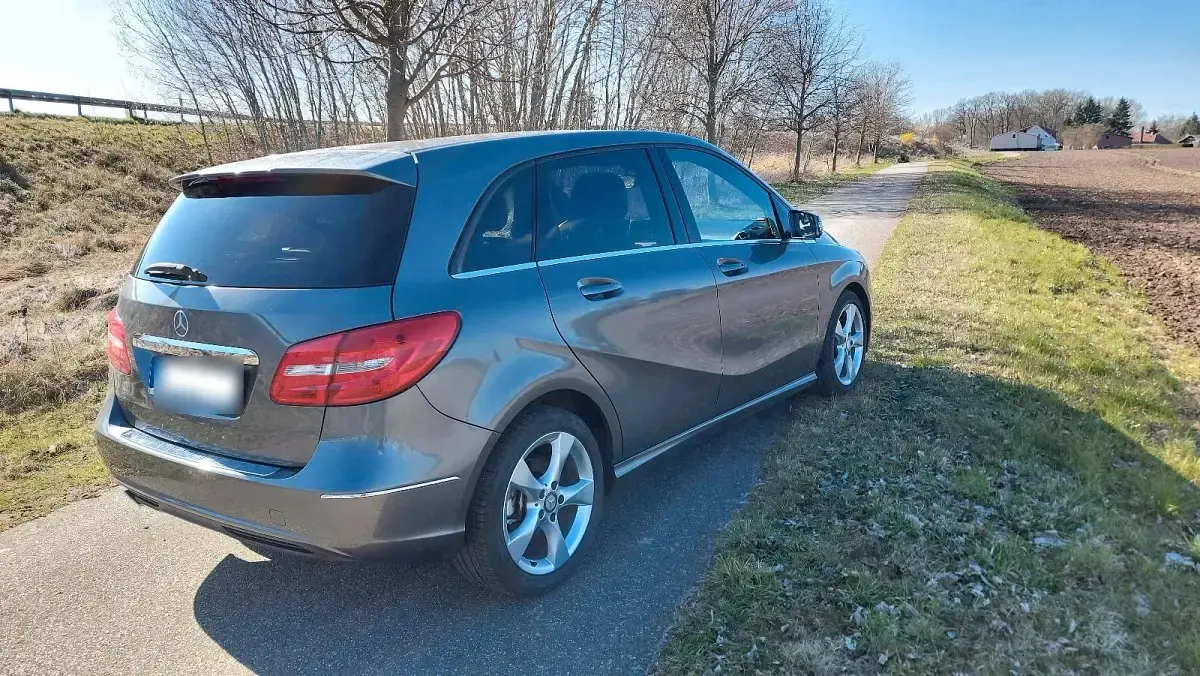 Gebraucht Mercedes B180 122 PS (89 kW) 2011 Grau Kleinwagen