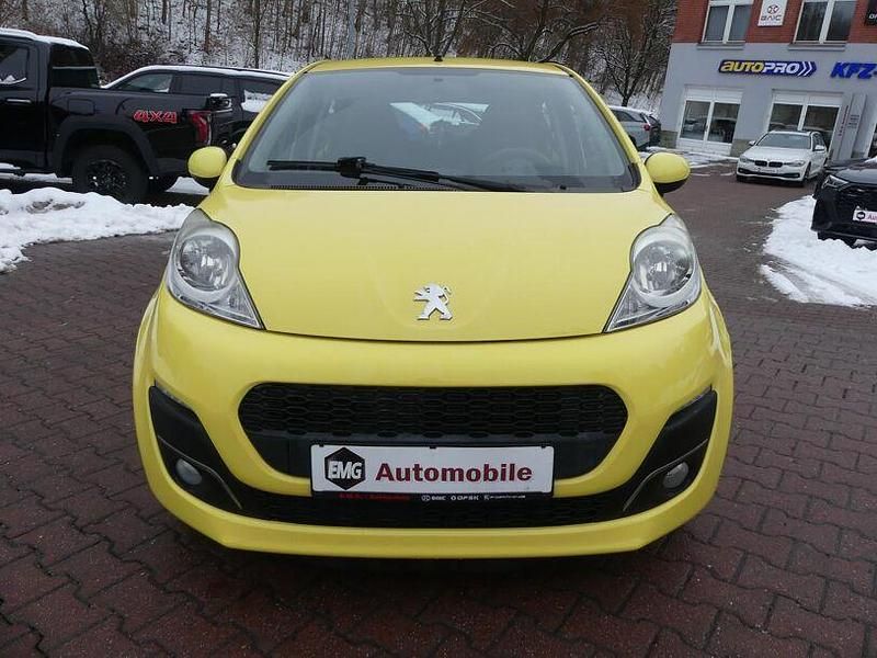 Gebraucht Peugeot 107 68 PS (50 kW) 2013 Gelb Kleinwagen