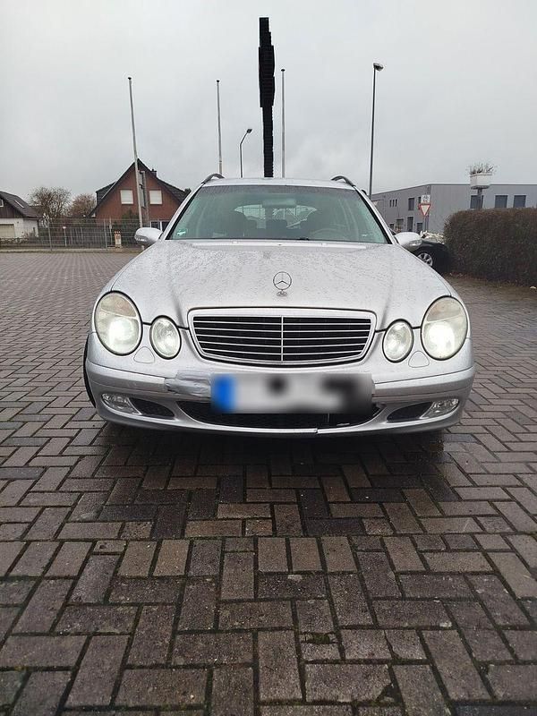 Gebraucht Mercedes E240 Classic 177 PS (130 kW) 2003 Silber Limousine