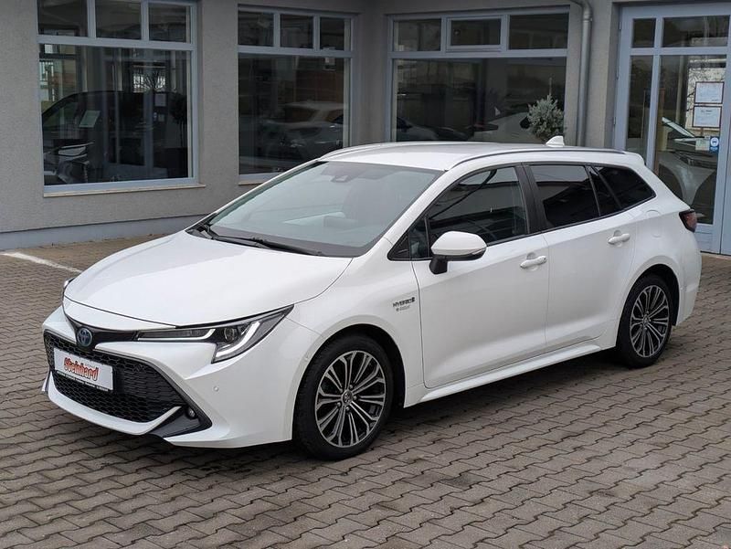 Weiß Gebraucht 2019 Toyota Corolla Club Limousine | 19.450 € (Fairer Preis) - Bild 1/4