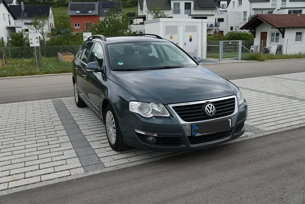 Gebraucht VW Passat 140 PS (102 kW) 2009 Grau Limousine