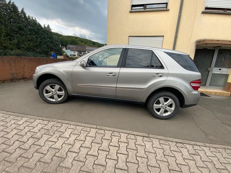 Silber Gebraucht 2006 Mercedes ML500 SUV | 6.300 € (Superpreis) - Bild 1/4