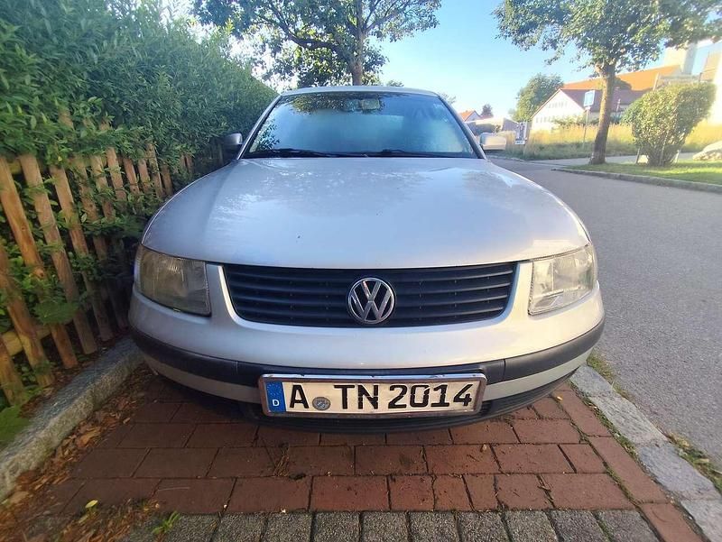 Silber Gebraucht 1999 VW Passat Limousine | 500 € (Guter Preis) - Bild 1/4