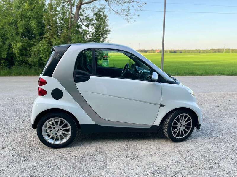 Weiß Gebraucht 2007 Smart ForTwo Coupé Coupé | 2.500 € (Fairer Preis) - Bild 1/4