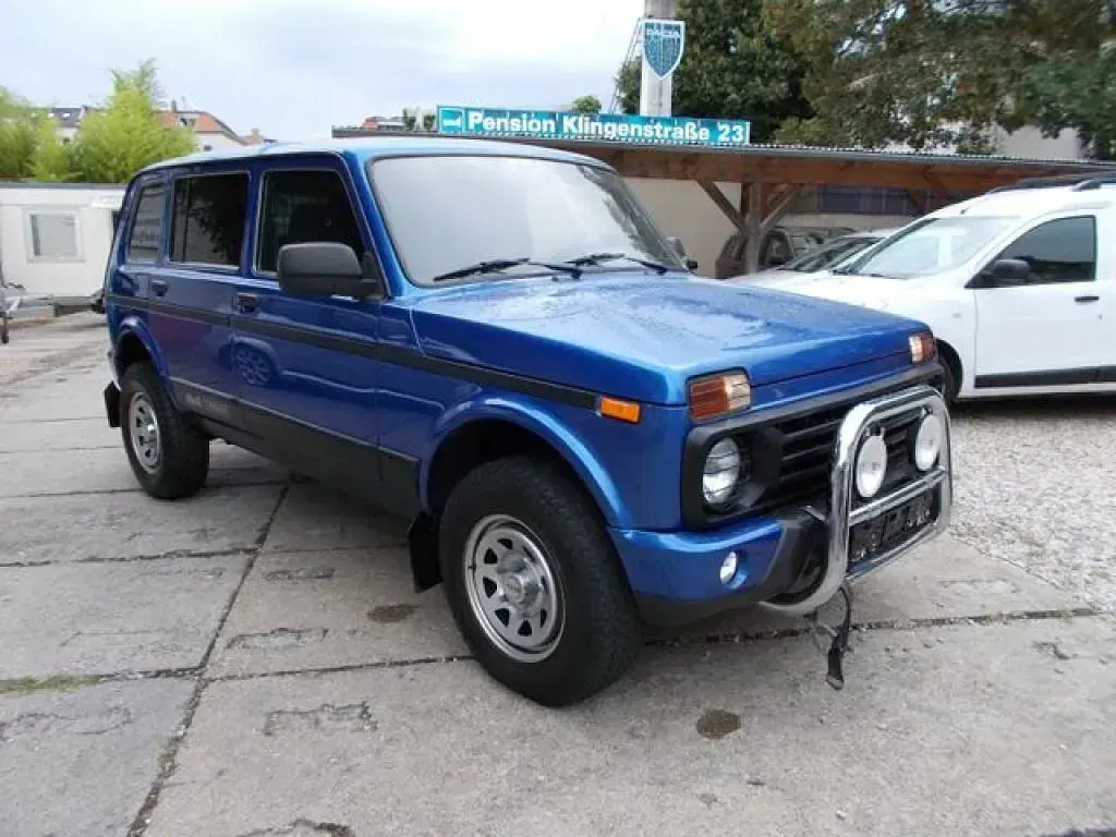Gebraucht Lada niva 83 PS (61 kW) 2019 Blau (metallic) SUV