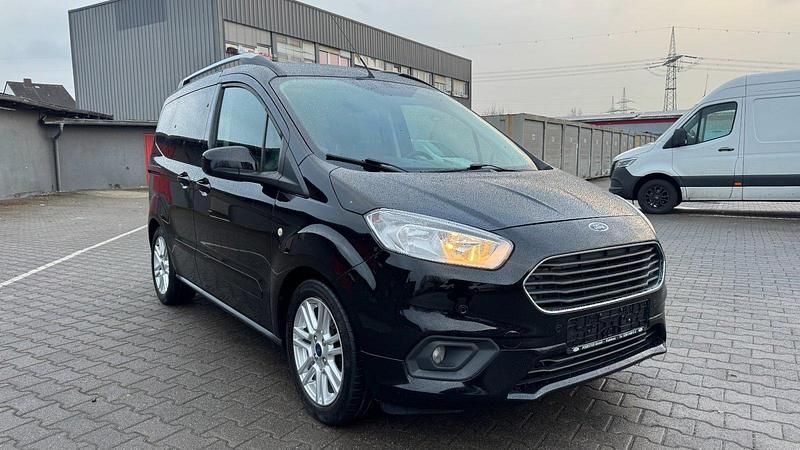 Gebraucht Ford Tourneo Courier Titanium 101 PS (74 kW) 2019 Schwarz Van / Kleinbus