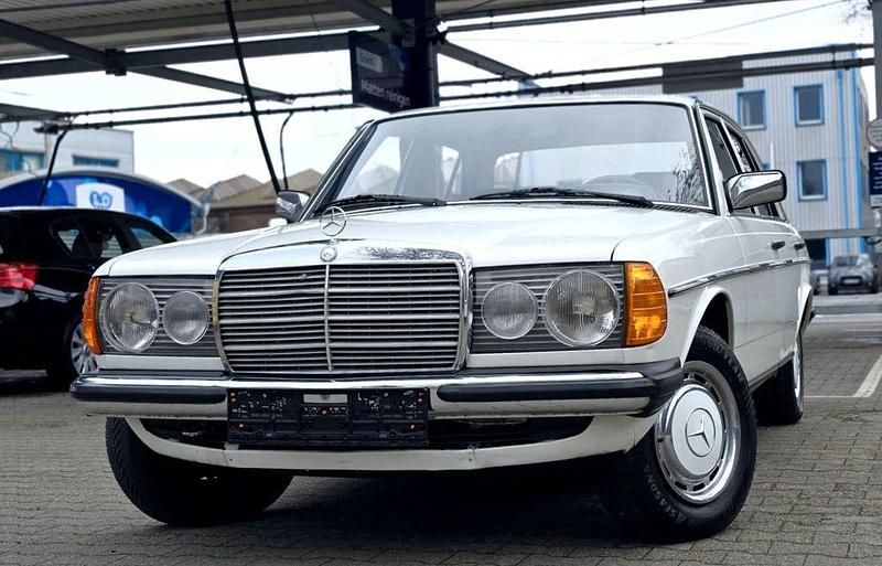 Gebraucht Mercedes 200 109 PS (80 kW) 1982 Weiß Limousine