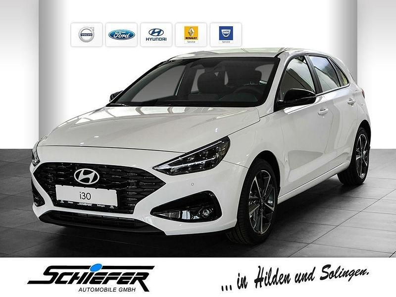 Weiß Neu 2025 Hyundai i30 Advantage Limousine | 24.490 € (Etwas zu teuer) - Bild 1/4