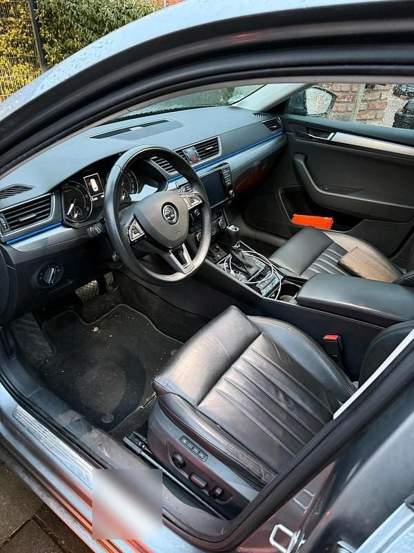 Gebraucht Skoda Superb 190 PS (139 kW) 2018 Grau Kombi