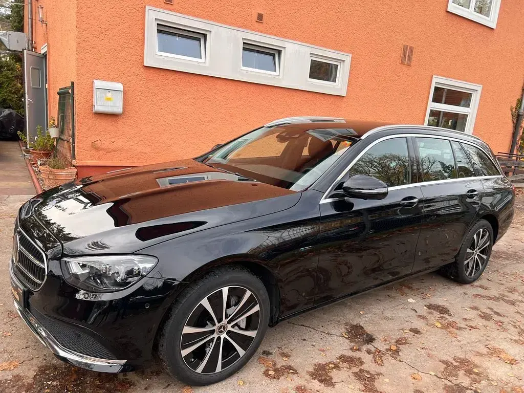 Gebraucht Mercedes E300 194 PS (142 kW) 2021 Schwarz Limousine