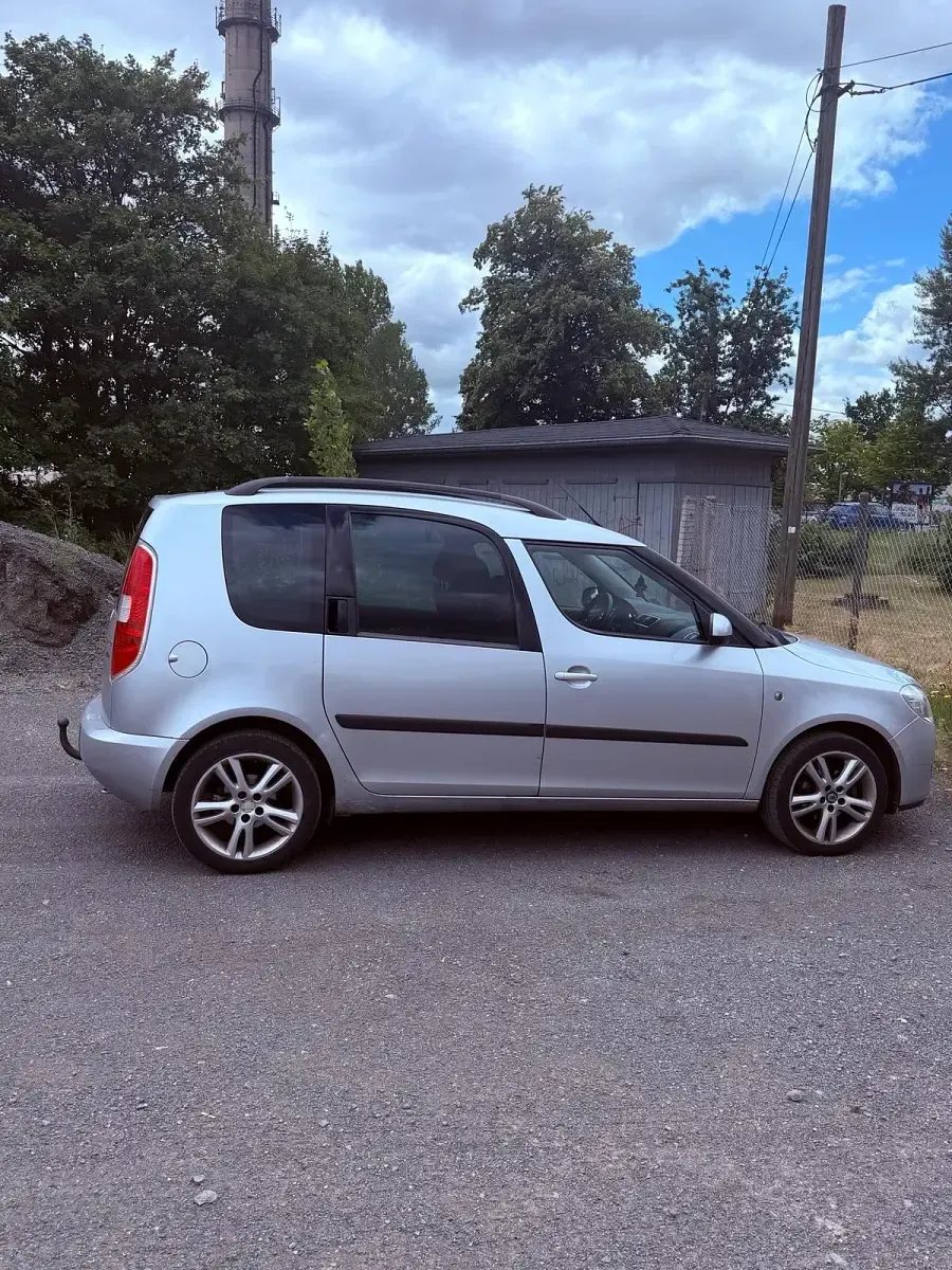 Gebraucht Skoda Roomster 63 PS (46 kW) 2008 Silber Van / Kleinbus