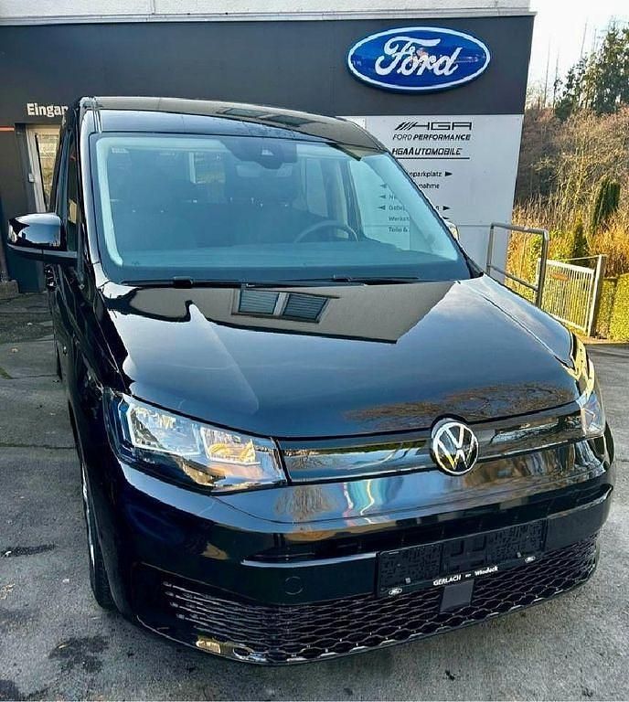 Gebraucht VW Caddy Basis 102 PS (75 kW) 2022 Schwarz Van / Kleinbus