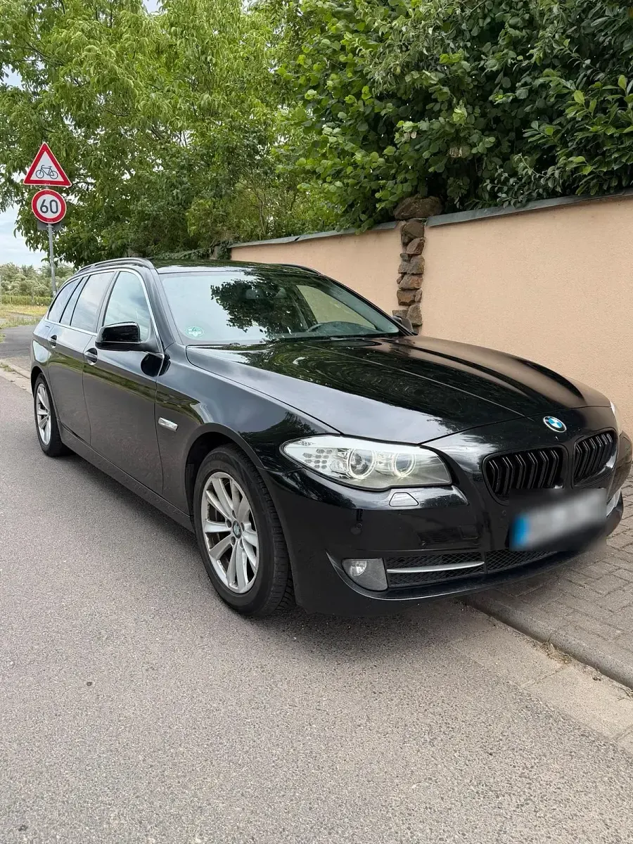 Gebraucht BMW 520 175 PS (128 kW) 2013 Schwarz Kombi