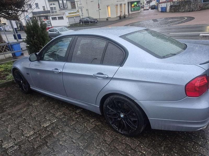 Gebraucht BMW 320 170 PS (125 kW) 2009 Limousine