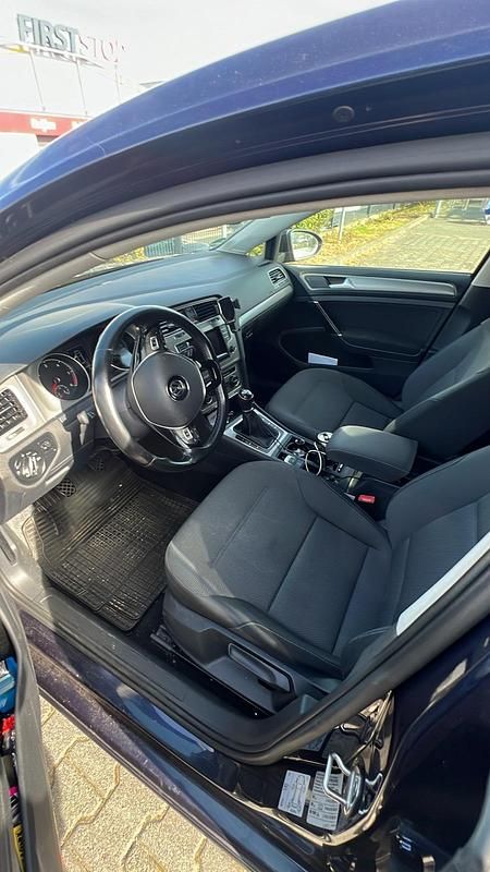 Gebraucht VW Golf VII 115 PS (84 kW) 2015 Blau Kleinwagen