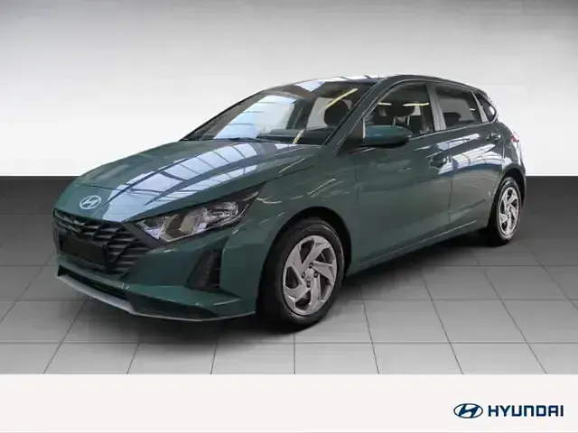 Gebraucht Hyundai i20 Select 100 PS (73 kW) 2025 Mangrove green Kleinwagen