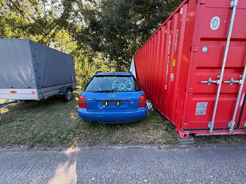 Blau Gebraucht 1998 Audi A4 Kombi | 999 € - Bild 1/4