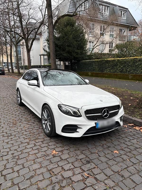 Gebraucht Mercedes E200 AMG 184 PS (135 kW) 2016 Weiß Limousine