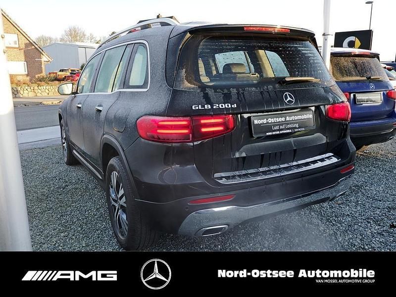 Gebraucht Mercedes GLB200 Progressive 150 PS (110 kW) 2025 Metalliclack kosmosschwarz SUV