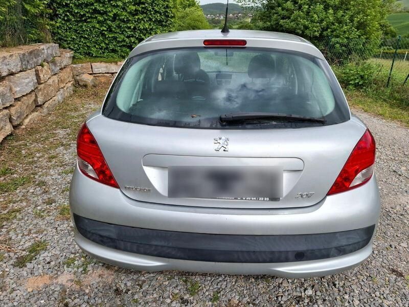 Gebraucht Peugeot 207 Filou 73 PS (53 kW) 2008 Silber Limousine