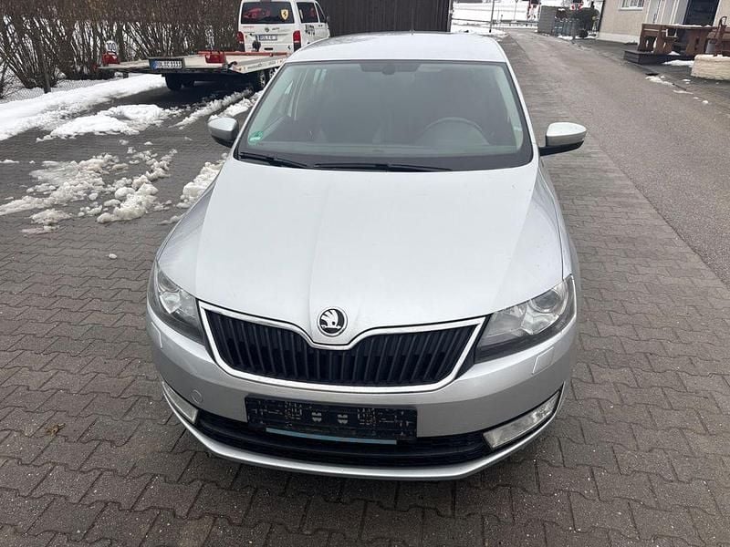 Gebraucht Skoda Rapid Joy 90 PS (66 kW) 2016 Silber Kleinwagen