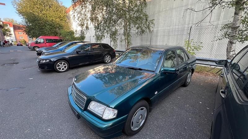 Grün Gebraucht 1998 Mercedes C180 Limousine | 3.500 € (Guter Preis) - Bild 1/4