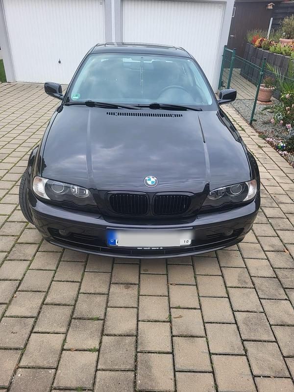 Schwarz Gebraucht 2002 BMW 325 Coupé | 10.200 € (Etwas zu teuer) - Bild 1/4