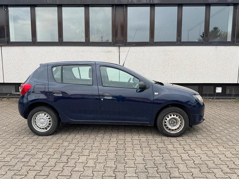 Używany Dacia Sandero 90 KM (66 kW) 2014 Niebieski Hatchback