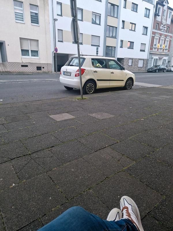 Weiß Gebraucht 2009 Skoda Fabia Limousine | 3.499 € (Etwas zu teuer) - Bild 1/4