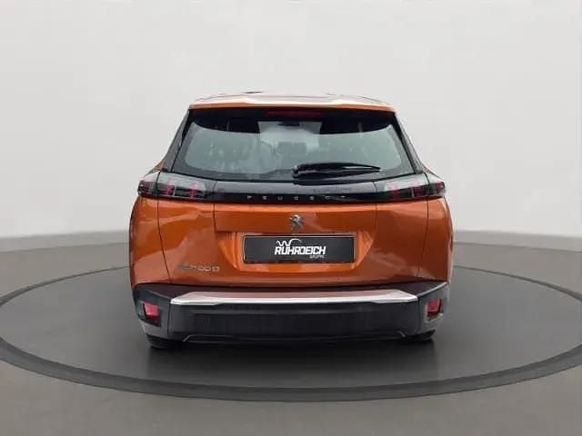 Gebraucht Peugeot e-2008 Active 73 kW (100 PS) 2023 Orange SUV