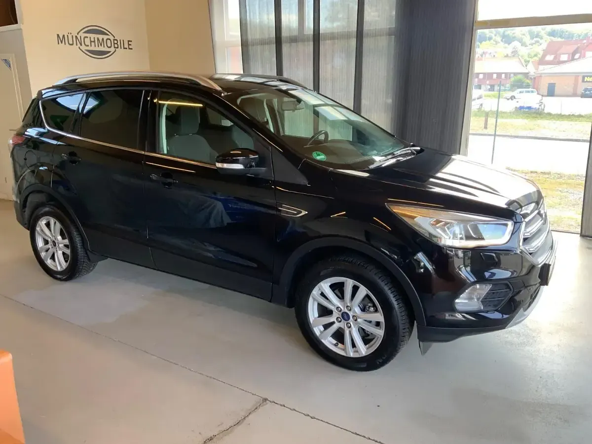Gebraucht Ford Kuga 150 PS (110 kW) 2019 Schwarz SUV