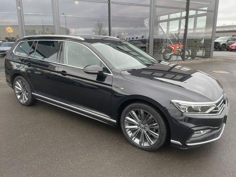 Gebraucht VW Passat R-line 200 PS (147 kW) 2022 Deep black Kombi