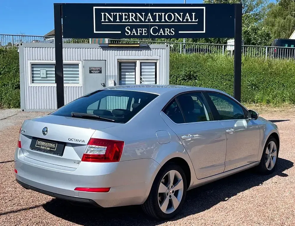 Gebraucht Skoda Octavia Elegance 105 PS (77 kW) 2013 Silber Limousine