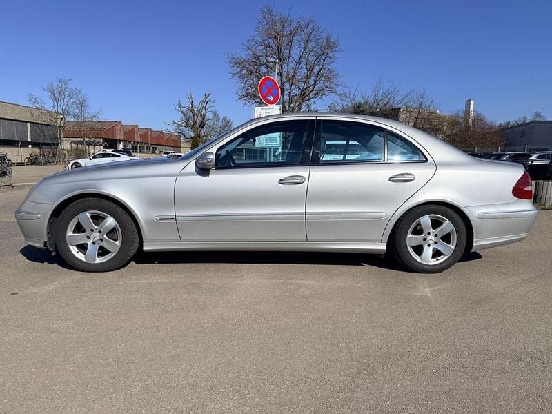 Gebraucht Mercedes E200 163 PS (119 kW) 2003 Silber Limousine