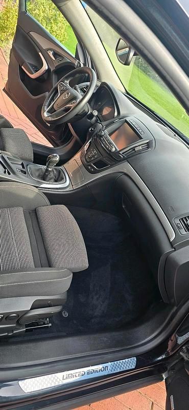 Gebraucht Opel Insignia Edition 195 PS (143 kW) 2015 Schwarz Kombi