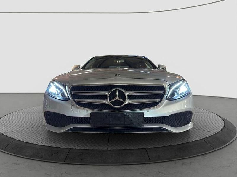 Gebraucht Mercedes E200 Avantgarde 184 PS (135 kW) 2018 Iridiumsilber  metalliclack (metallic) Limousine