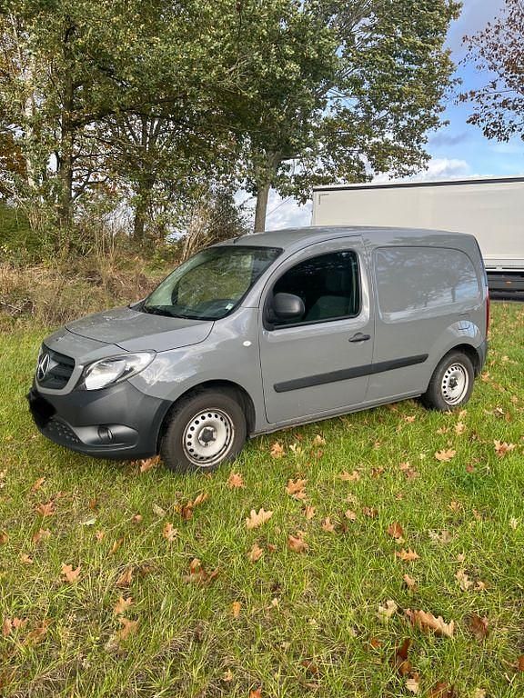 Grau Gebraucht 2017 Mercedes Citan 108 Kleinwagen | 8.800 € (Fairer Preis) - Bild 1/4