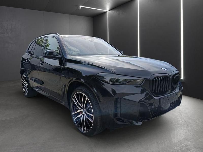 Neu BMW X5 M Sport 352 PS (258 kW) 2025 Saphirschwarz metallic SUV