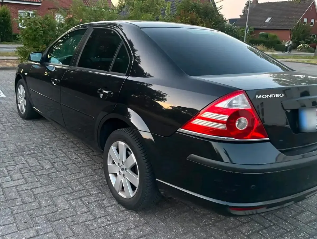 Gebraucht Ford Mondeo 110 PS (80 kW) 2006 Schwarz Limousine