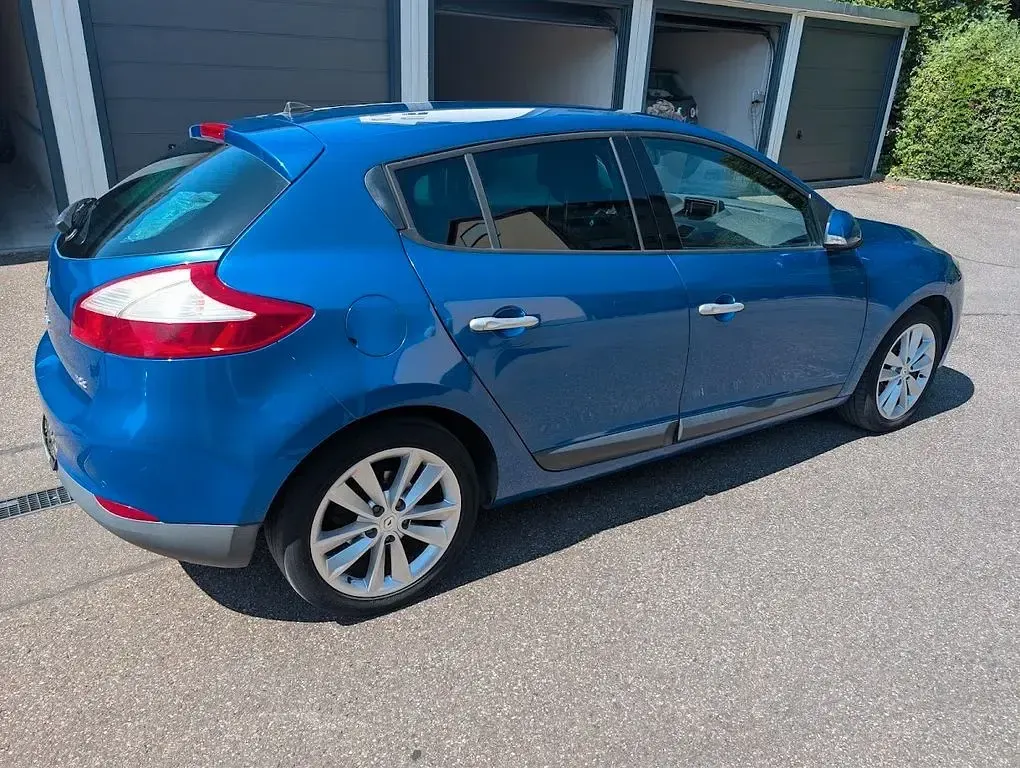 Gebraucht Renault Mégane III Luxe 131 PS (96 kW) 2010 Blau Limousine