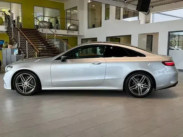 Gebraucht Mercedes E220 Night 194 PS (142 kW) 2019 Silber Coupé