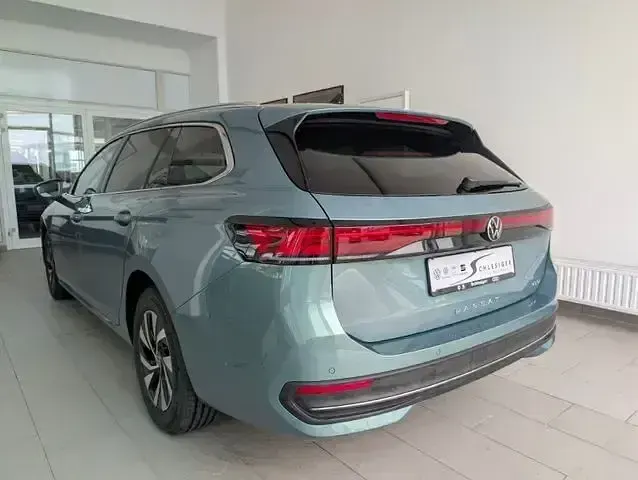Gebraucht VW Passat Business 150 PS (110 kW) 2025 Grün Kombi