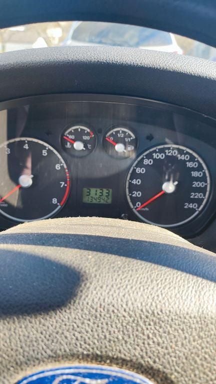 Gebraucht Ford Focus Trend 101 PS (74 kW) 2006 Silber Limousine