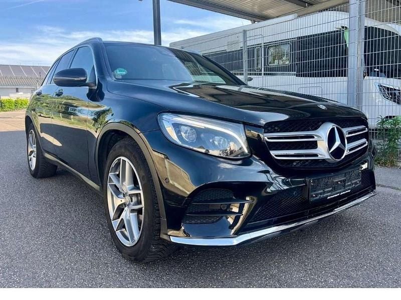 Schwarz Gebraucht 2016 Mercedes GLC220 AMG line Coupé | 22.500 € - Bild 1/4